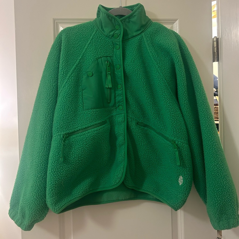 Kelly green free people movement hit the sloops fleece jacket medium